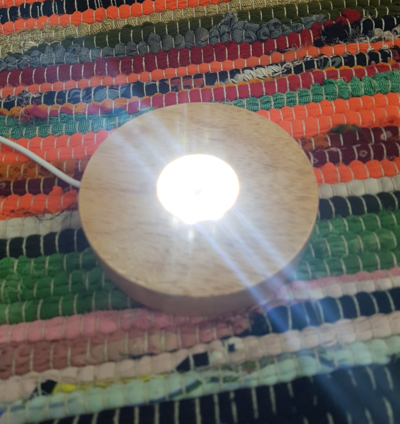 Led light base USB powered