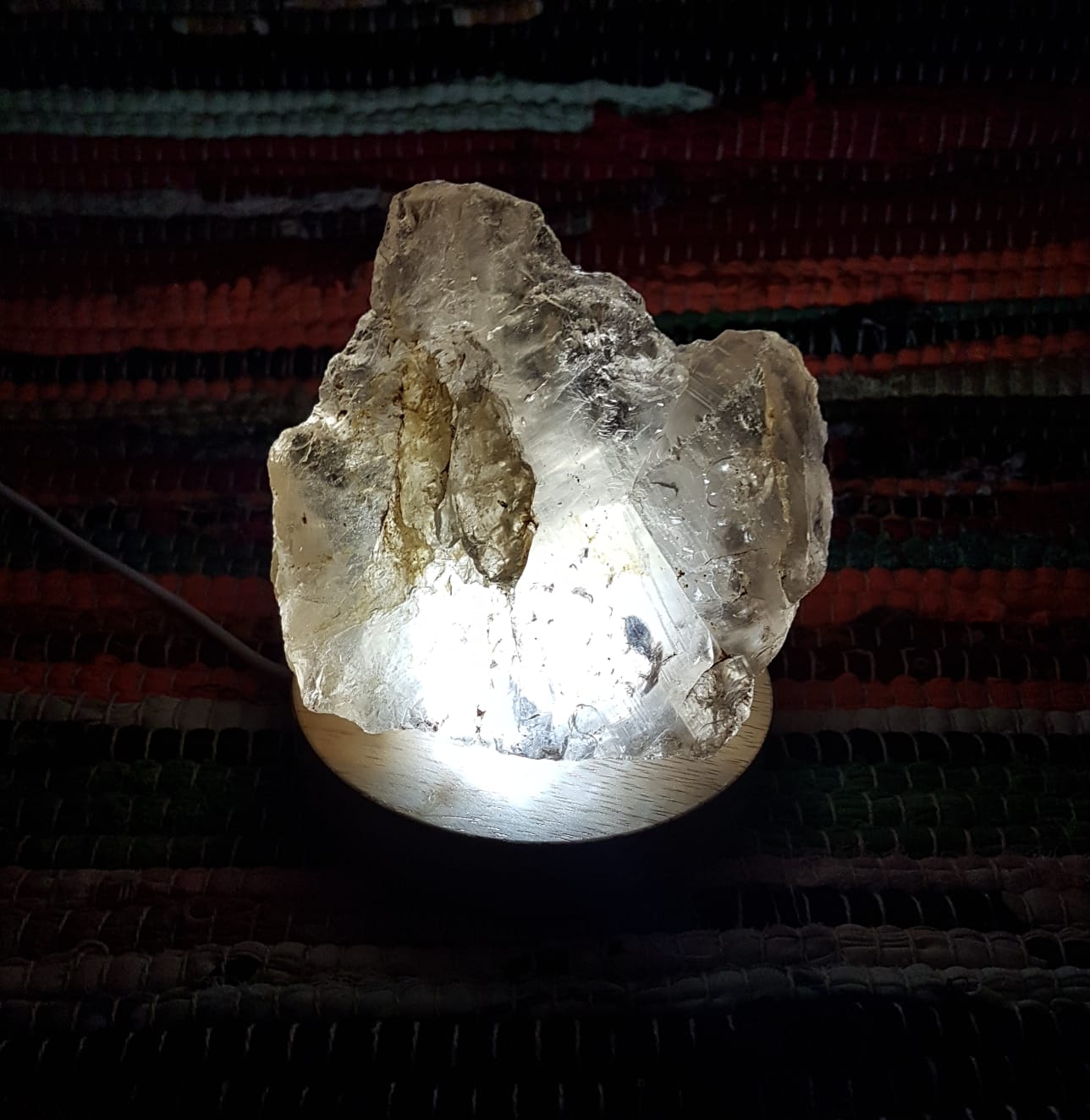 Led light base USB powered