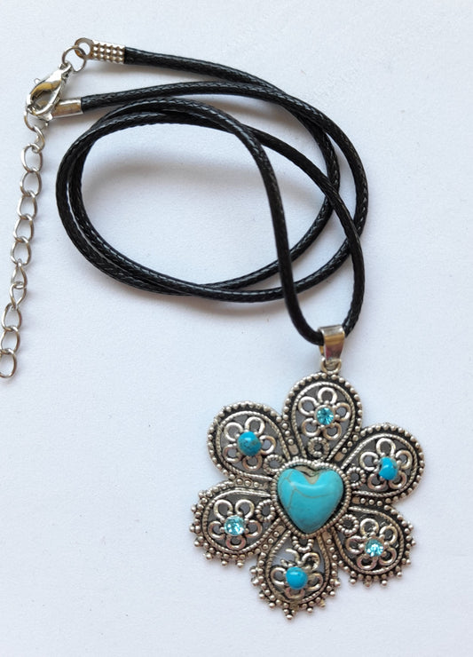 Necklace Flower with stone accents